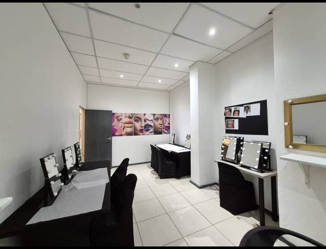 75M² RETAIL TO LET IN SUNNINGHILL